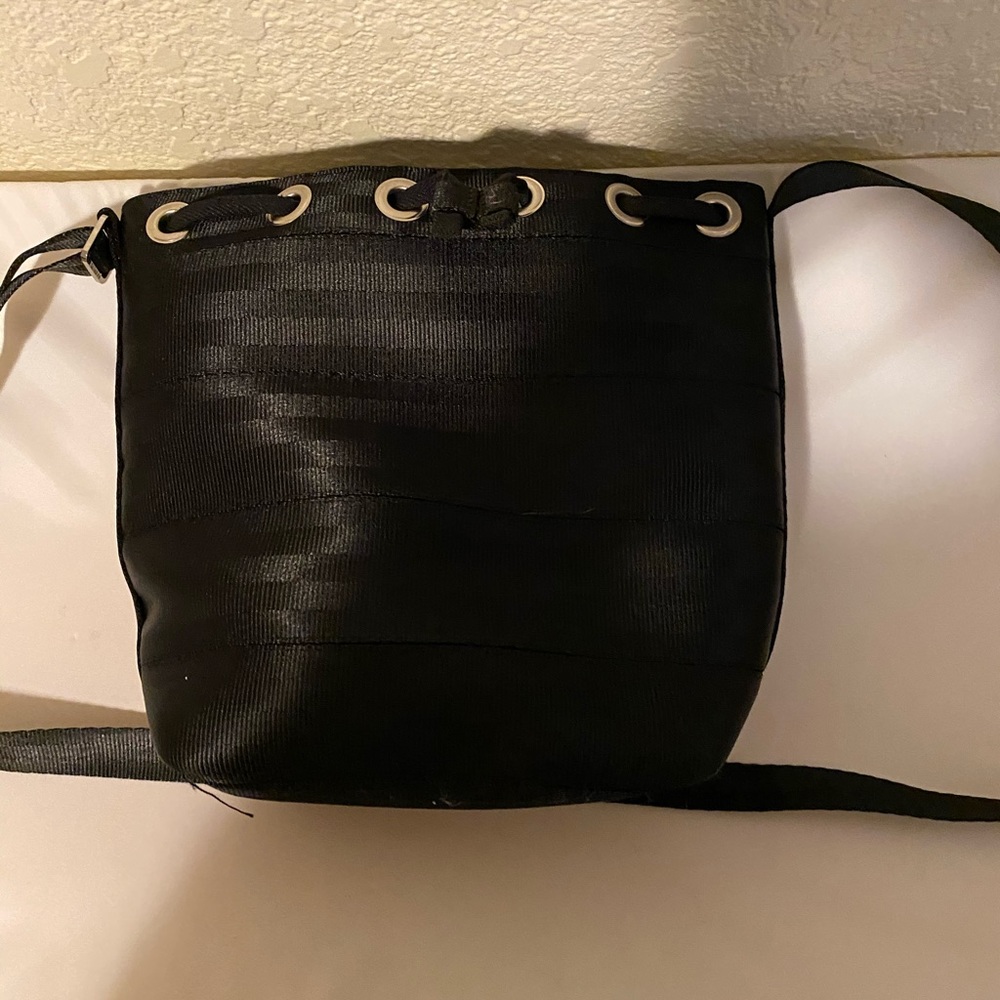 Harvey’s small crossbody bucket bag